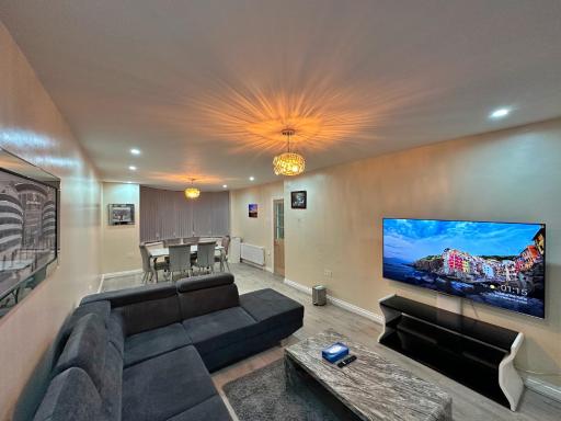 Full Home in Heywood Street near Cheetham Hill - Housity