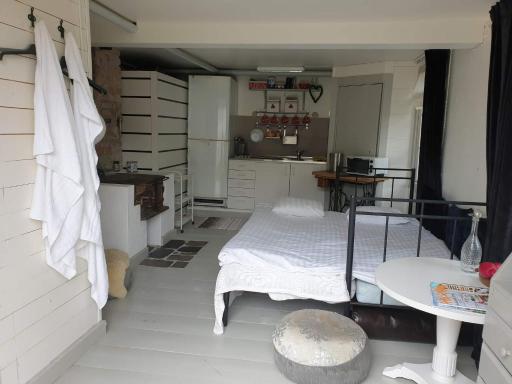 Sönerna på Nordgrenska rum med delat badrum - Housity