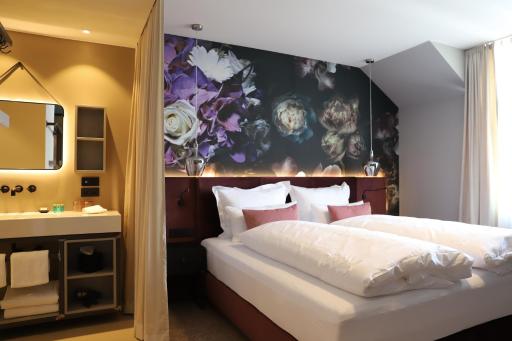 Boutiquehotel Burg Adenbach & Alter Weinbau - Housity