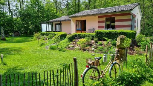 Ferienhaus Rehblick - direkt in der Natur, mit Lesezimmer und zwei Terrassen - Housity