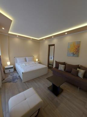 Elegant Complex - Hizvo