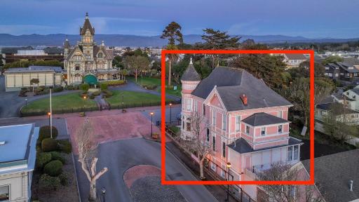 Pinc Lady Mansion - Housity