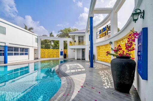 Roadies Rostel - Best Adventure Resort in Ahmedabad - Housity