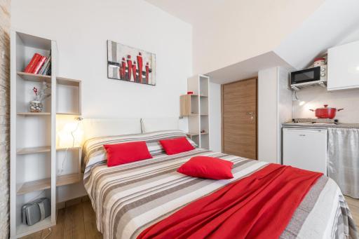 Stella Rossa - Housity