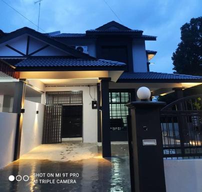 NEW 55 Homestay Corner Lot Spacious House in Bukit Bakri Muar - Housity