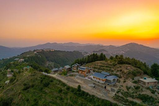 StayVista at Sarion Cottage at Daafi - Bonfire & Valley View - Housity