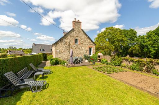 Maison confortable à Rostrenen avec jardin et cheminée - Housity