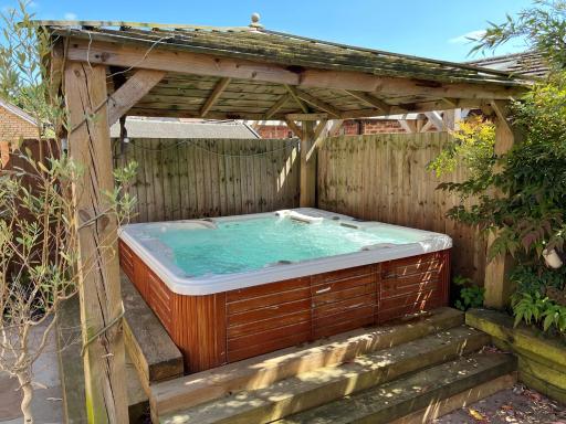4 Bed House-Free Hot Tub-16 Miles To Chelt Races - Housity