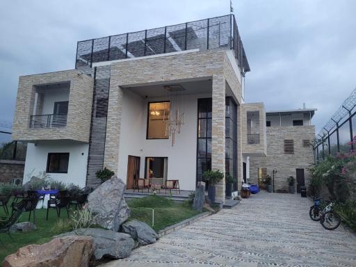 YAHVI THE FARMHOUSE - Housity