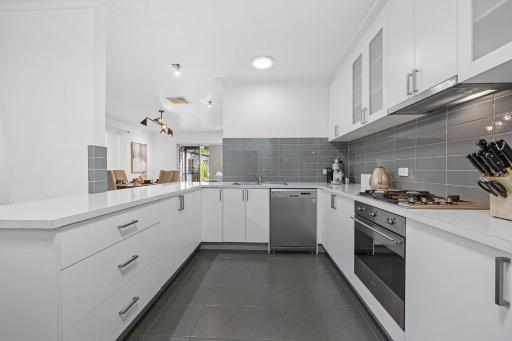 Ballarat Cozy Cottage for Families, Sleeps 8, Pet Friendly, Big backyard, Parking for 4 cars, Close to Shopping mall - Housity