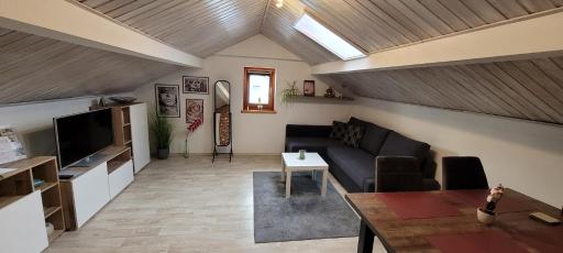 Kleine gemütliche Mansardenwohnung im Südosten Münchens - Housity