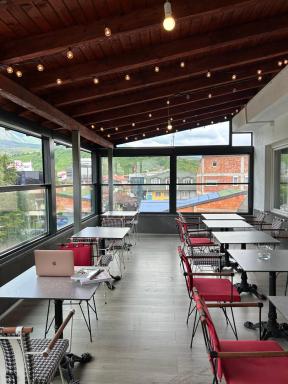 Stone Bridge Hotel - Housity