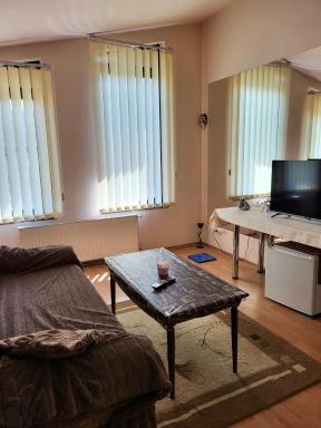 Mirror Apartment - Housity