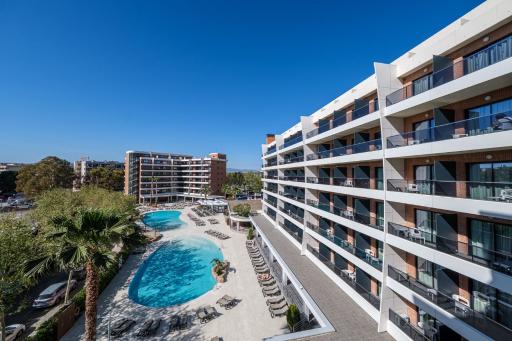 Hotel California Garden - Housity