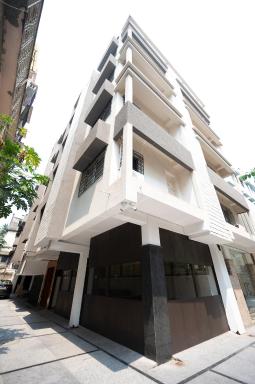 Lakeside Suites - Housity