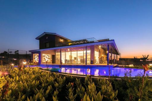 Casa del Verde by StayVista - Orchards oasis with a pool, Spacious lawn, Terrace & Indoor games - Housity