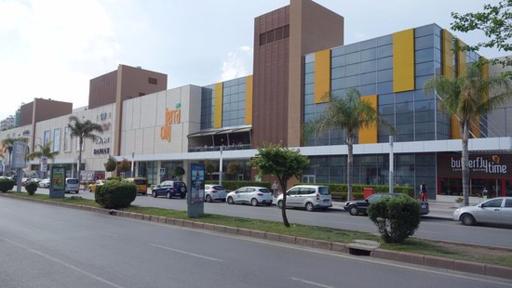 Lara House - Housity