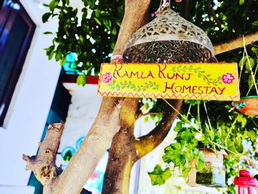 A Private Room in KamlaKunj Homestay - Housity