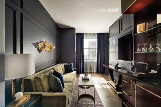 The LaSalle Chicago, Autograph Collection - Housity
