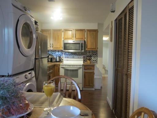 SWEET HOME - STEP TO SKY TRAIN & MALL - Housity