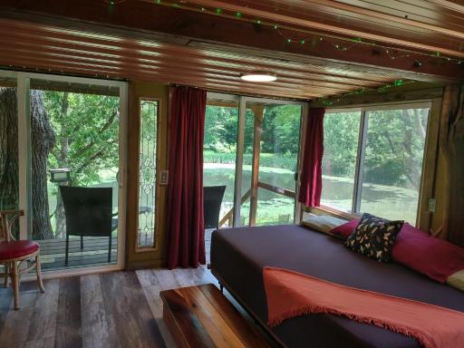 Peaceful Tiny Bungalow Water View Hot Tub - Housity