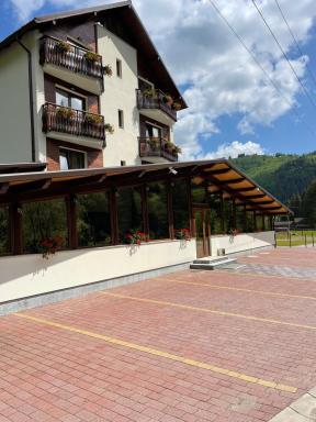 PENSIUNEA SKY HUB - Housity