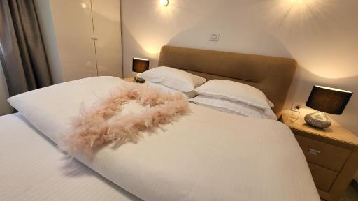 Penthouse Glam - Housity