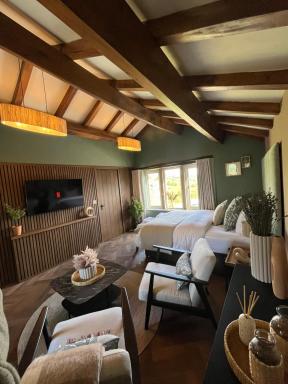 Saltonstall Airbnb - Hizvo