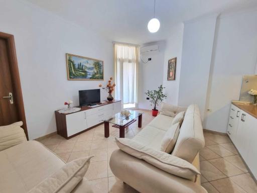 Friendly Apartment Golem - Hizvo