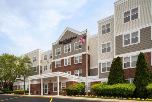 Residence Inn Long Island Holtsville - Housity
