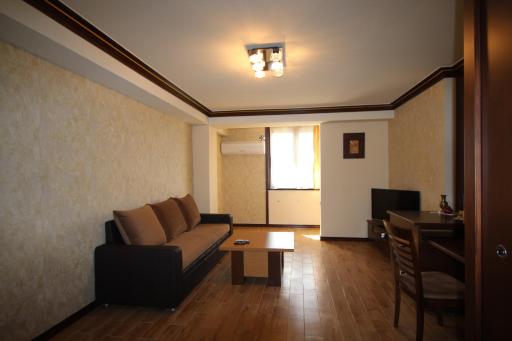 Vardanants Apartment - Housity