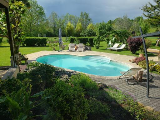 Maison de Paille - Housity
