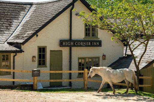 High Corner Inn - Housity