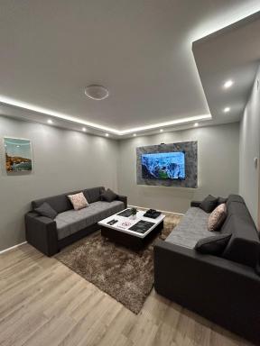 Mirrors Apartmani - Housity