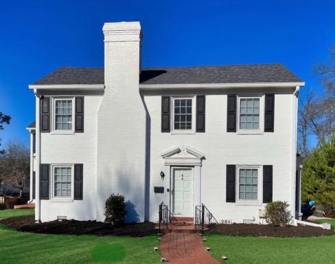 Triple Crown Townhome - Short walk to Oaklawn! - Housity