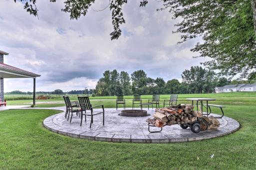 Cozy Haven of Rest Home with Amish Country Views! - Housity