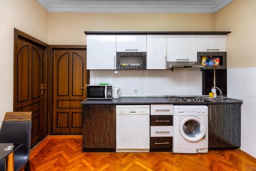 Apartments Formula 1 on Niyazi with Balconies - Housity