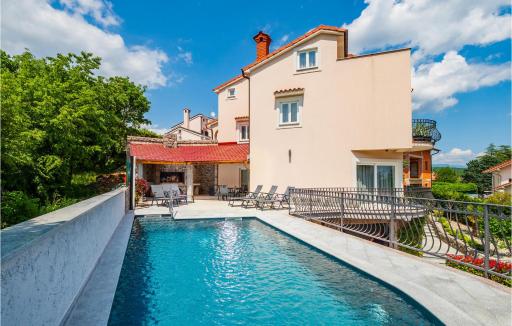 4 Bedroom Cozy Home In Matulji - Housity