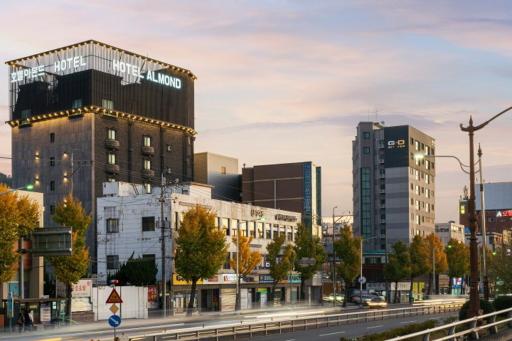Almond Hotel Gupo Station - Housity