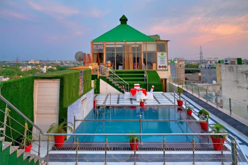 Hotel Sallow Royal Suites - Housity