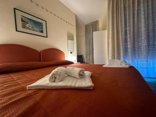 HOTEL ATENA - Housity