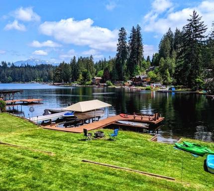 Lakefront: Dog Friendly, Dock, BBQ, Firepit, AC - Housity