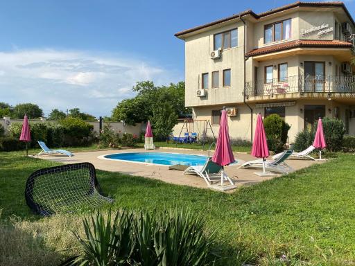 Guest House Golden Flake 4km from Bolata beach - Housity