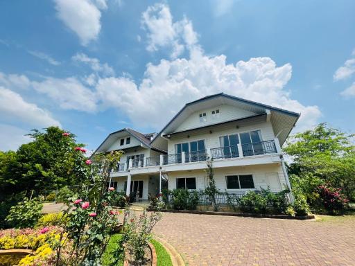 PJ Guest House - Housity