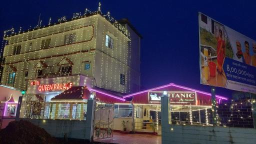 Hotel Queen Palace - Housity