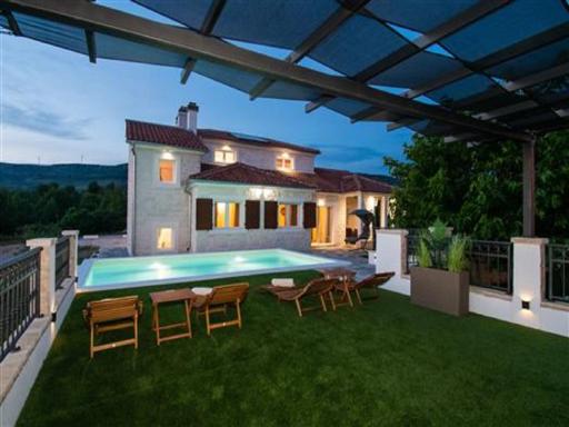 Whitestone Villa - Housity