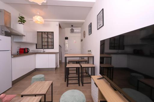 Le Nostradamus - Magnifique appartement cours principal plein centre avec parking - Housity