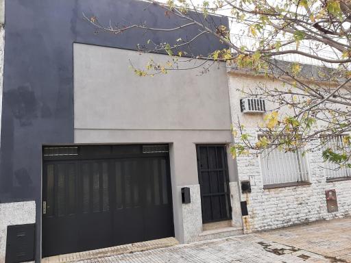 Casa c/ Garage y Patio - Housity