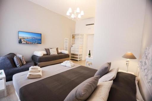 Chiaia Bridge B&B - Hizvo