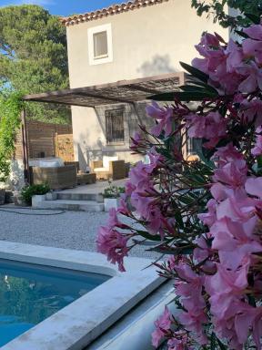 Belle villa récente de 120 m2 avec piscine - Housity
